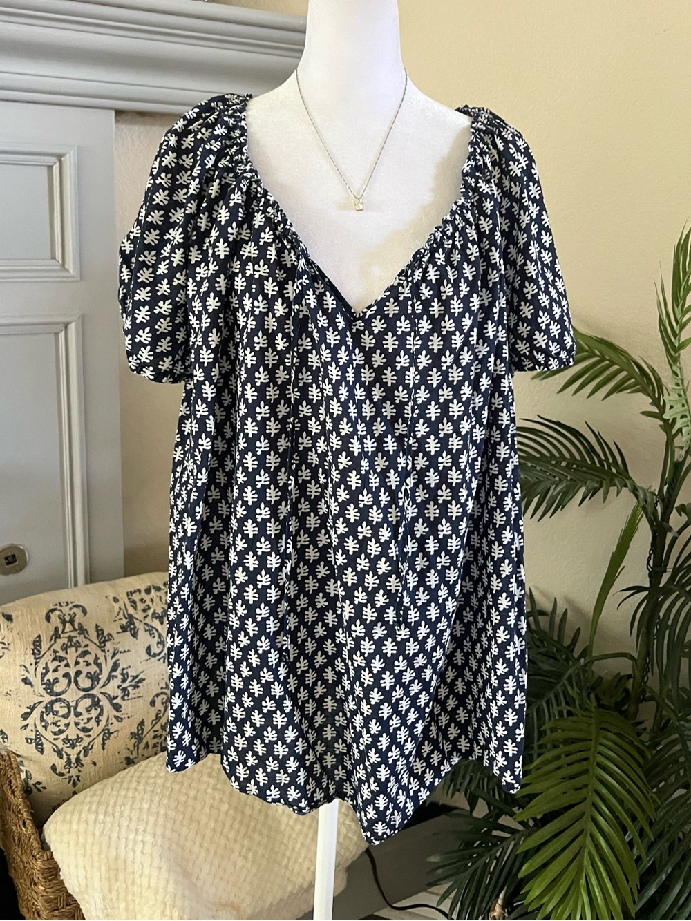 ellos Navy and White Floral V-Neck Peasant Top